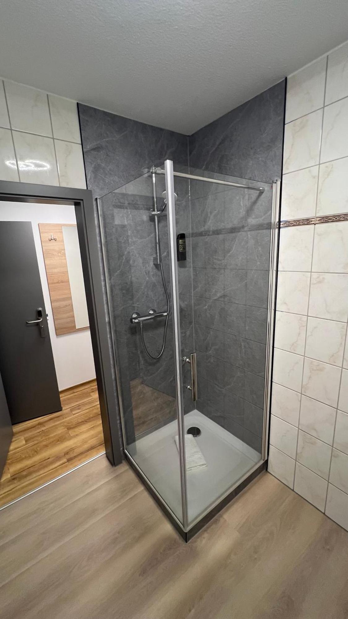 Hotel & Restaurant Am Kirschberg Alten Buseck Екстер'єр фото