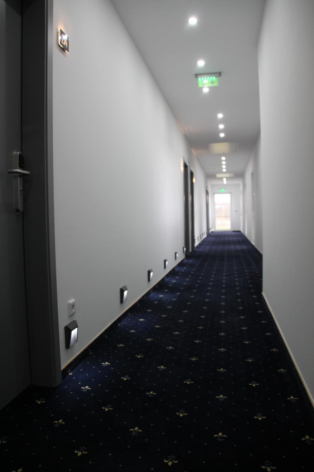 Hotel & Restaurant Am Kirschberg Alten Buseck Екстер'єр фото