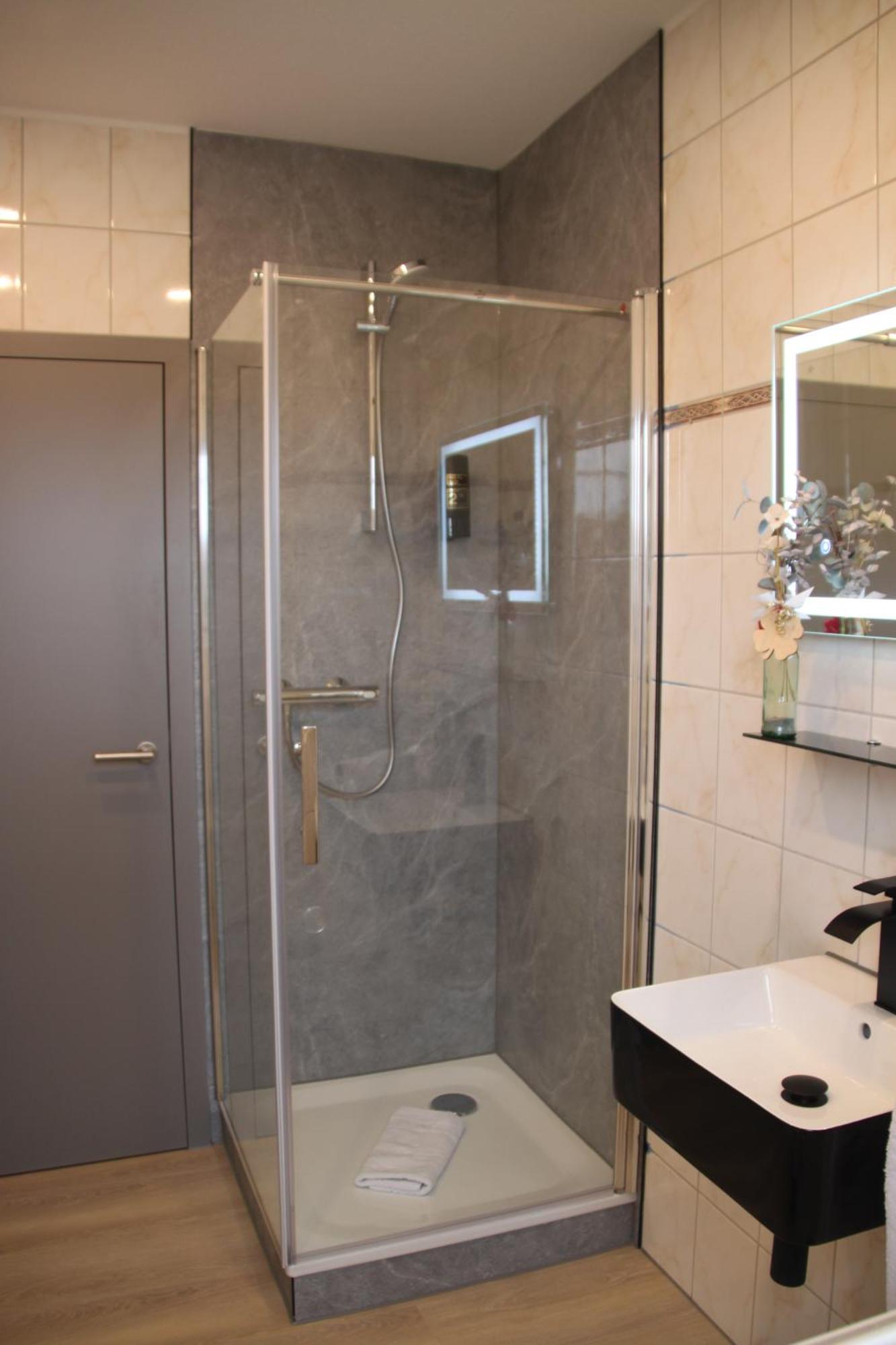 Hotel & Restaurant Am Kirschberg Alten Buseck Екстер'єр фото