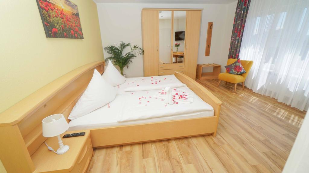 Hotel & Restaurant Am Kirschberg Alten Buseck Екстер'єр фото