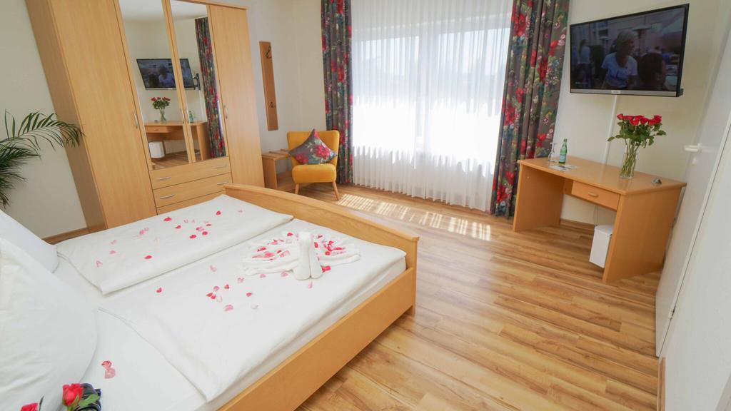 Hotel & Restaurant Am Kirschberg Alten Buseck Екстер'єр фото