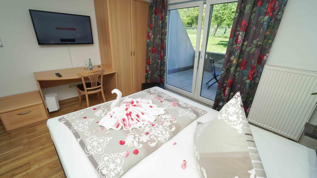 Hotel & Restaurant Am Kirschberg Alten Buseck Екстер'єр фото