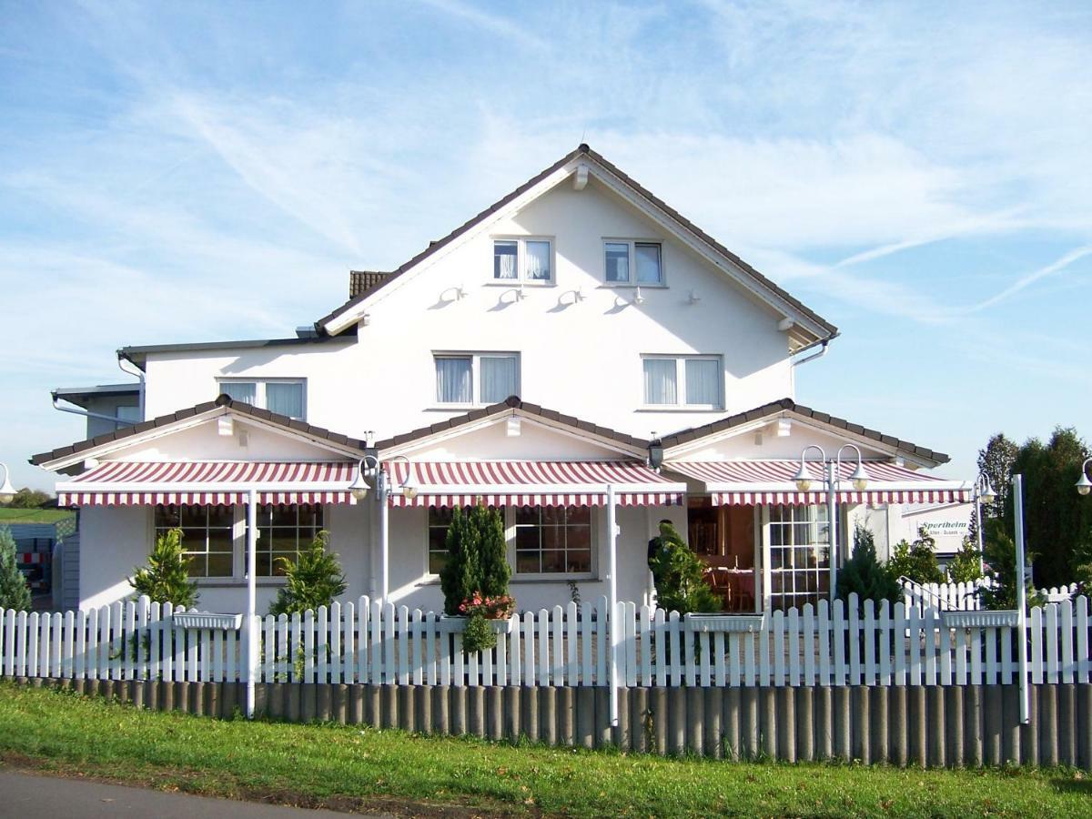 Hotel & Restaurant Am Kirschberg Alten Buseck Екстер'єр фото